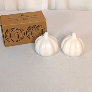 White Pumpkin Salt and Pepper Shakers Talking Tables NIB